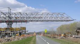 VIDEO: Most na obchvate Bratislavy si začína máčať nohy v Dunaji