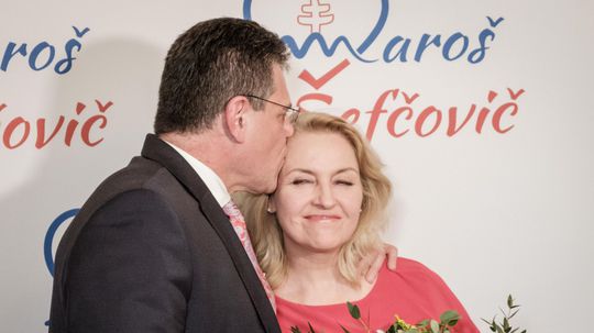 Maroš Šefčovič priznal prehru, zablahoželal...