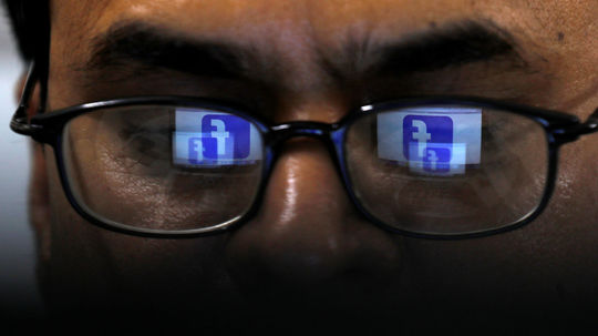 Facebook hromadne zrušil stránky, skupiny a účty napojené na pakistanskú armádu