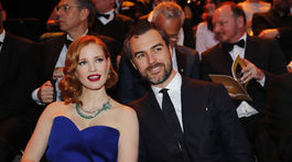 Herečka Jessica Chastain a jej manžel Gian Luca Passi de Preposulo na vyhlásení cien Zlatá kamera. 