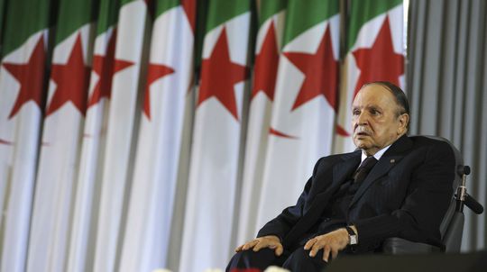 Dlhoročný alžírsky prezident Buteflika rezignoval 