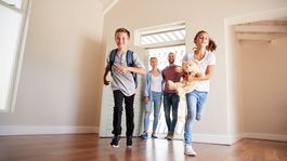 Neplánujte deťom každú minútu a nechajte ich, aby pomáhali v domácnosti