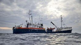 Loď humanitárnej organizácie Sea-Watch zachránila pri Líbyi 64 migrantov