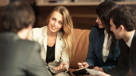 Nadelila vám príroda krásu? Pozor, ako žena máte v zamestnaní nevýhodu!