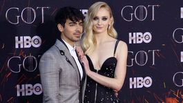 Láska na premiére Hry o tróny! Prišiel zamilovaný Jonas aj ženáč Harington