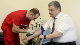 Zelenskyj a Porošenko absolvovali testy na alkohol a drogy