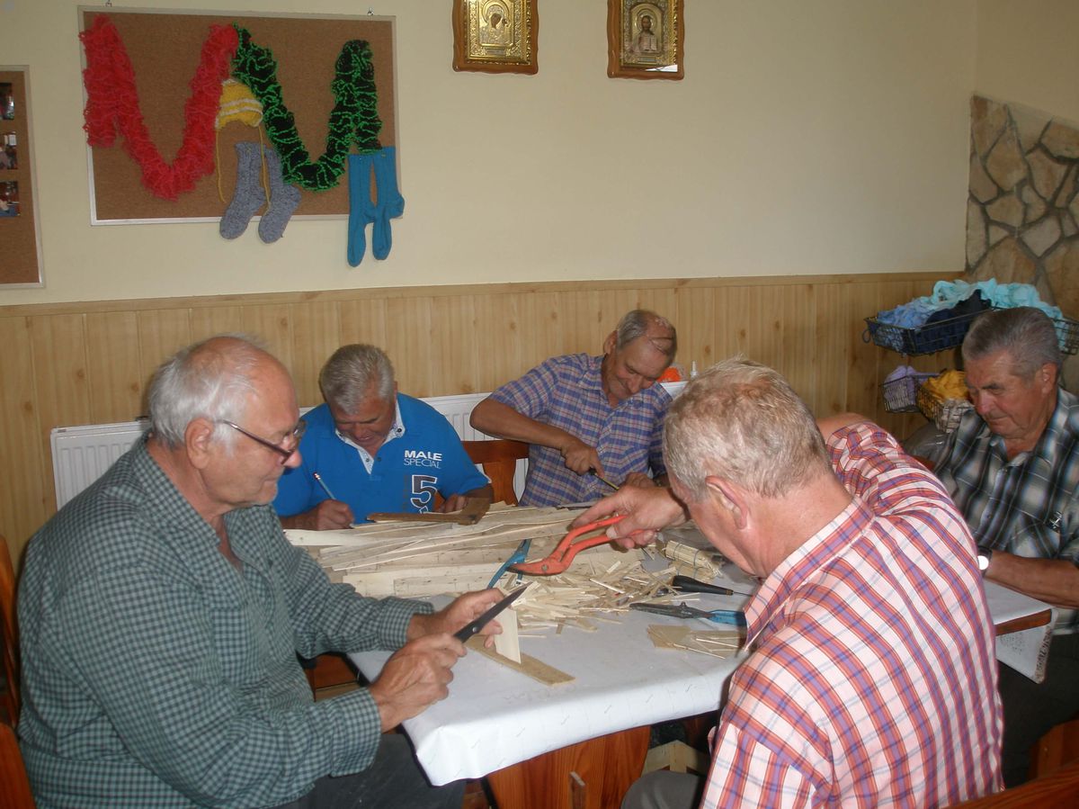 Seniori z denného stacionára v obci Banské.