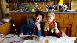 Seniori z Banského vyrábajú aj obaly na smartfóny