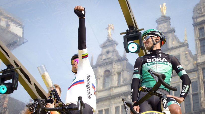 Peter Sagan so spolujazdcami z Bory-Hangrohe...