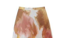 Plisovaná sukňa so vzorom batiky. Predáva Reserved za 39,99 eura. 