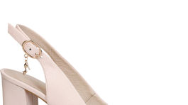 Pastelové ružové topánky na hrubšom podpätku a s otvorenou špičkou. Predáva CCC, info o cene v predaji.  