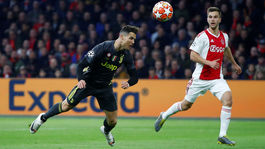 Dravca Ronalda chválili aj hráči Ajaxu. Z hrdinu Cancela sa stala nula