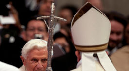 Emeritný pápež Benedikt XVI. sa vyjadril k sexuálnym škandálom v katolíckej cirkvi