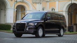 Aurus Arsenal: Putinovu kolónu doplňuje obrie MPV. Už vieme, ako vyzerá