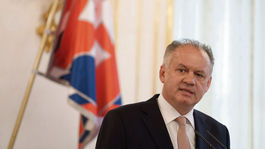 Kiska pri cudzích hymnách politikárči, tvrdí koalícia