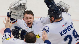 Hudáček vychytal Pálffyho, zarmútil brata a odštartoval šou