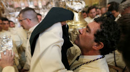 RELIGION-EASTER/Herec Antonio Banderas sa zúčastnil na ceremoniáli v kostole v Malage počas Kvetnej nedele. 