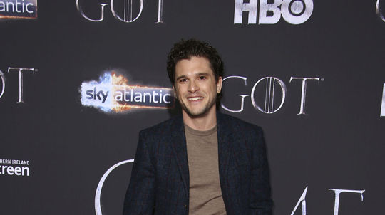Herec Kit Harington na premiére ôsmej série šou...