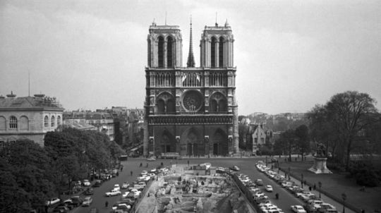 Na obnovu Notre-Dame prišlo iba 9 % zo sľúbených miliónov