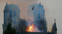 Strechu Notre-Dame mohol podpáliť skrat, myslia si vyšetrovatelia