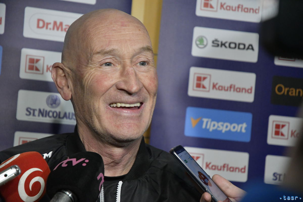 Kouč SR Craig Ramsay mal na utorkovom zraze v...