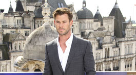 Divoký žúr v pandémii? Hemsworth, Damon aj Elba, hviezdy Thora s rukou hore!