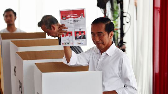 Vyše 270 ľudí v Indonézii zomrelo na choroby z prepracovania súvisiaceho s voľbami