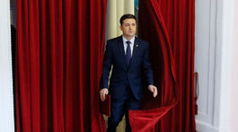Zelenskyj v prípade víťazstva v ukrajinských prezidentských voľbách sľubuje referendum o NATO