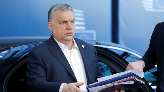 Seehofer nesúhlasí s kritizovaním spôsobu vládnutia Orbána