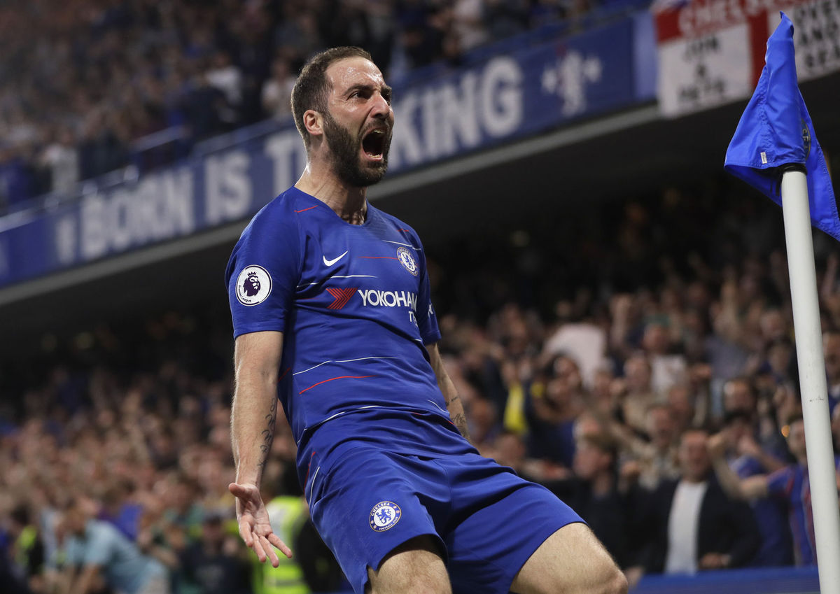 Gonzalo Higuaín v drese Chelsea. Na anglickú...