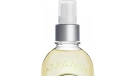 Spevňujúci telový mandľový olej L´Occitane Almond Supple Skin Oil kožu spevňuje a zjemňuje, zanecháva ju s hodvábnym pocitom a pružnejšiu. Info o cene v predaji.