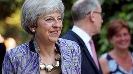 Mayová zostáva na čele konzervatívcov, strana nebude meniť stanovy