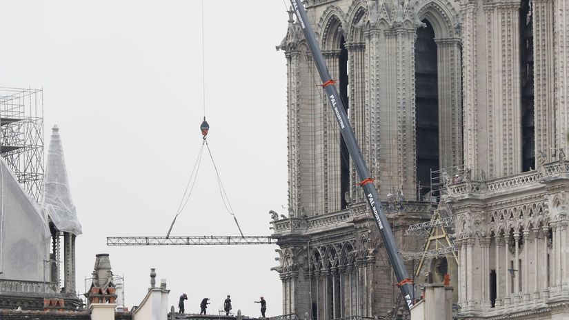 Francúzsko / Notre-Dame / požiar / renovačné práce