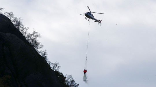Juh Nórska sužujú lesné požiare, evakuovali už stovky ľudí