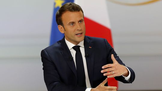 Macron: Vláda bude pokračovať v programe premeny Francúzska