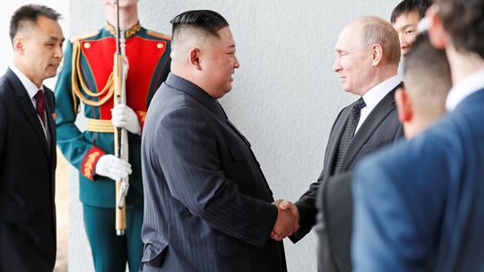 Prezident Putin pricestoval do Vladivostoku, stretnutie s Kim Čong-unom sa začalo