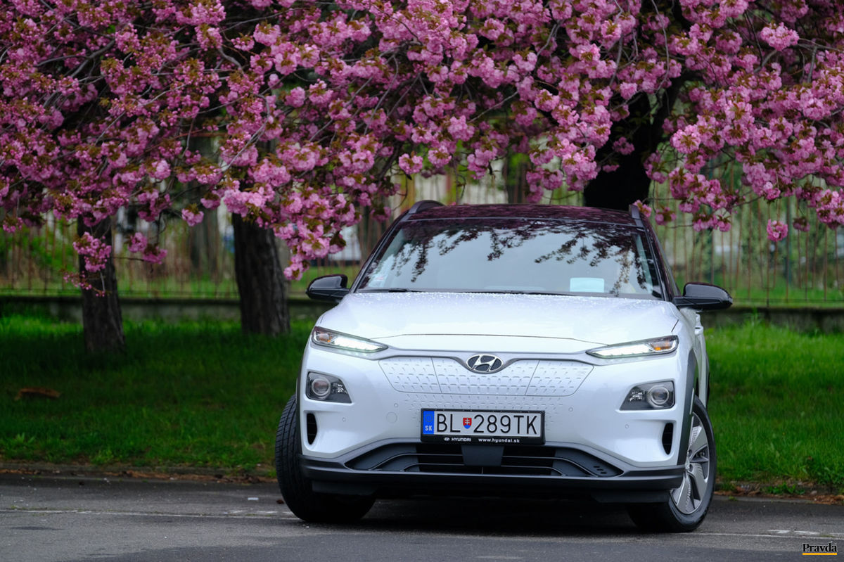 Hyundai Kona Electric nemá prednú mriežku...