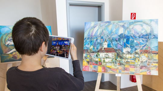 Na poschodí Poliankova si možno pozrieť obrazy...