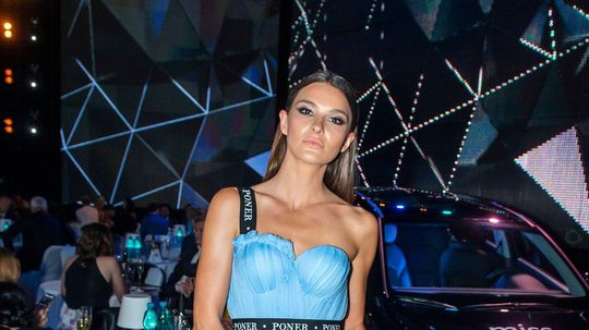 Česká Miss Nikol Švantnerová v kreácii Poner.