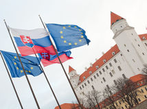 vlajky, hrad, bratislava, slovensko, eú, európska únia