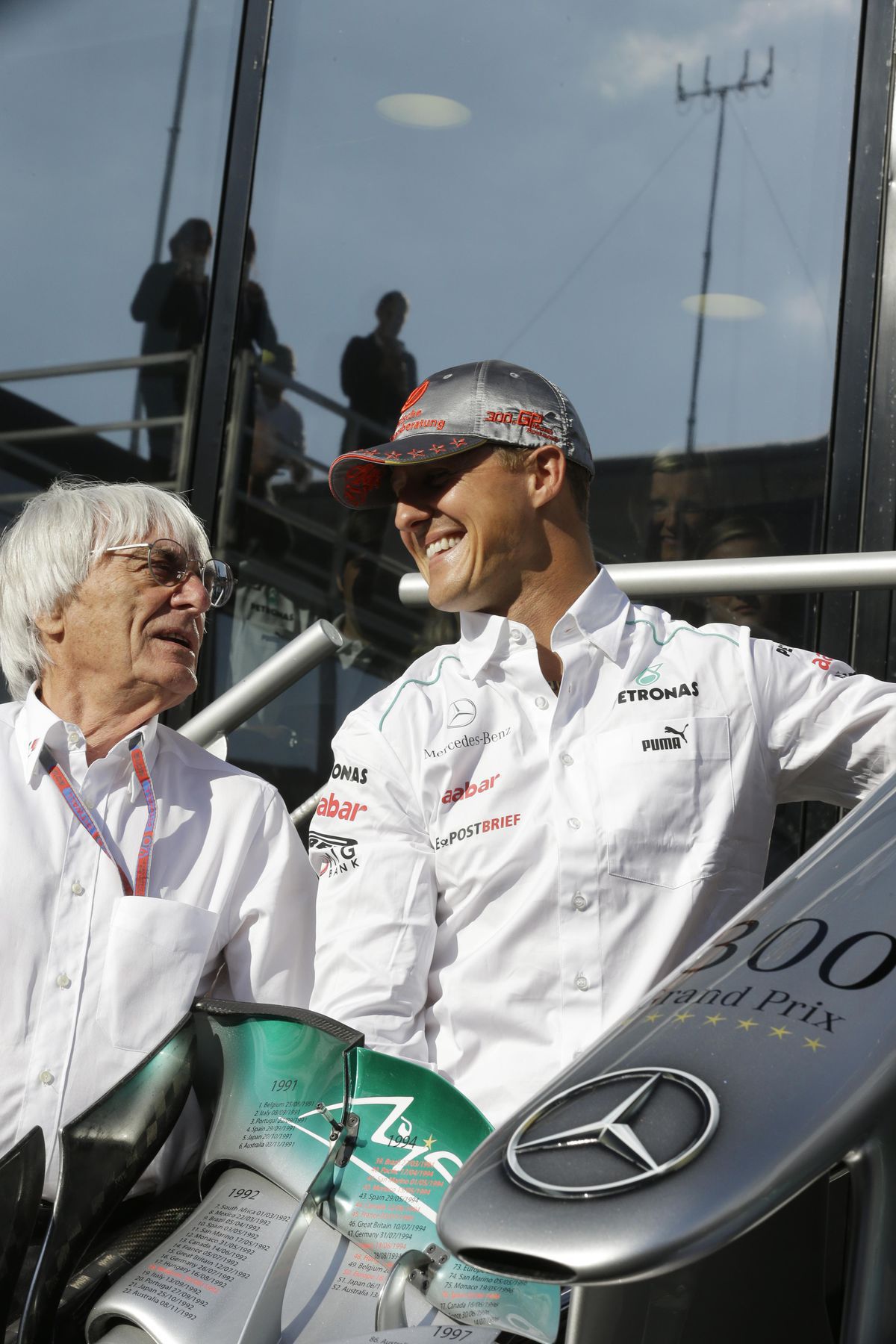 Bernie Ecclestone a Michael Schumacher v...