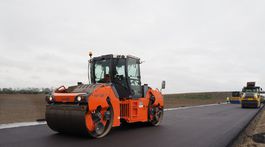 VIDEO: R7 už asfaltujú, dokončujú mosty aj ekodukty. Pozrite si zábery