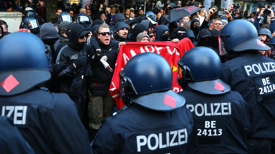 Nemecko chce po pochode neonacistov zakročiť proti pravicovému radikalizmu