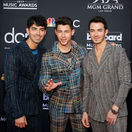 Bratské trio Joe Jonas, Nick Jonas a Kevin Jonas.