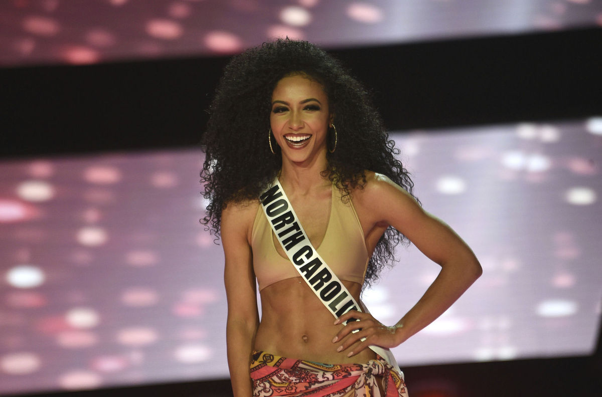 Miss USA 2019 Cheslie Kryst pózuje fotografom v...