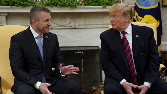 Trump prijal v Bielom dome premiéra Pellegriniho, rád by navštívil Slovensko
