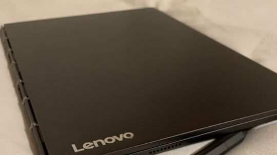 Lenovo Yoga Book C930 má už aktívne dotykové pero.