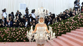 Speváčka Katy Perry v kreácii pod taktovkou ateliéru Moschino. 