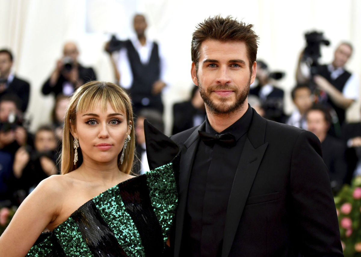 Speváčka Miley Cyrus a jej manžel Liam...