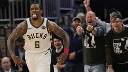 LA Lakers a Milwaukee sú v semifinále, Houston krok od postupu